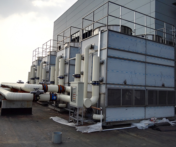 Closed cooling tower
